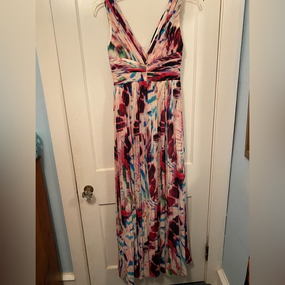 Aidan Mattox Tie Dye VNeck Pleated Dress - Picture 15 of 15